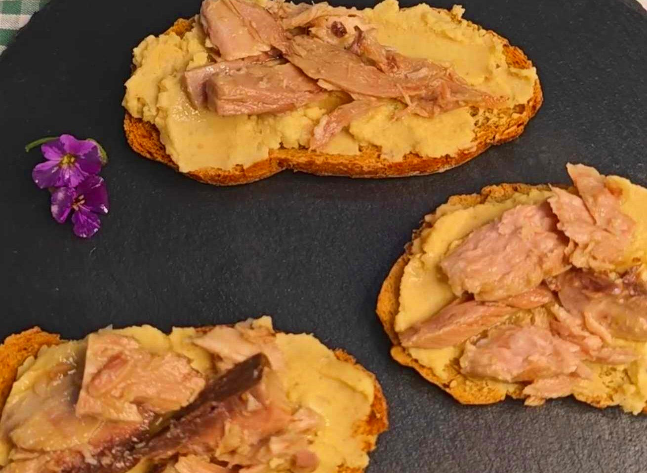 Thunfisch - Kichererbsen - Crostini