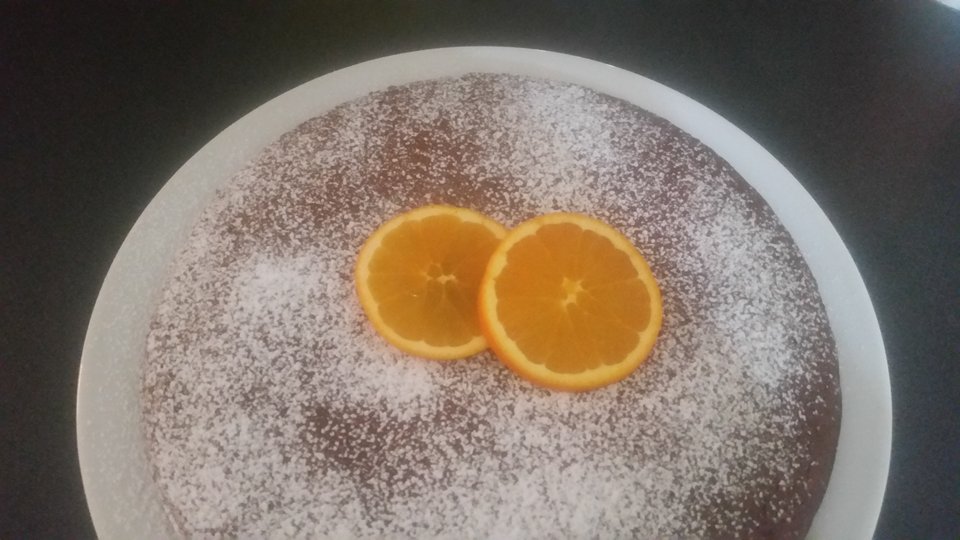Kuchen mit Orangenmarmelade