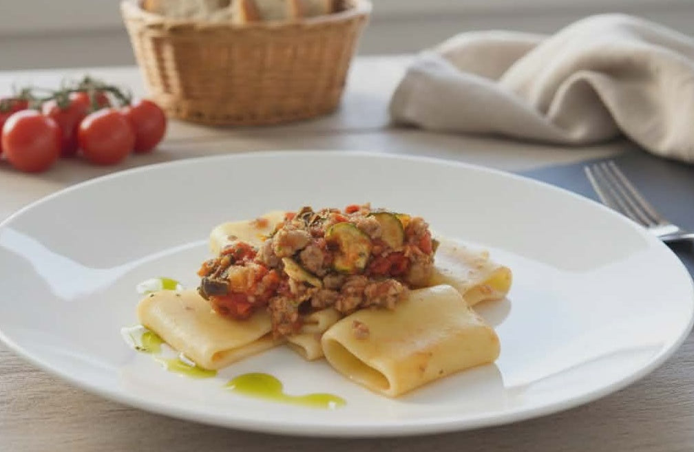 Paccheri mit Bratwurst und Gemüse
