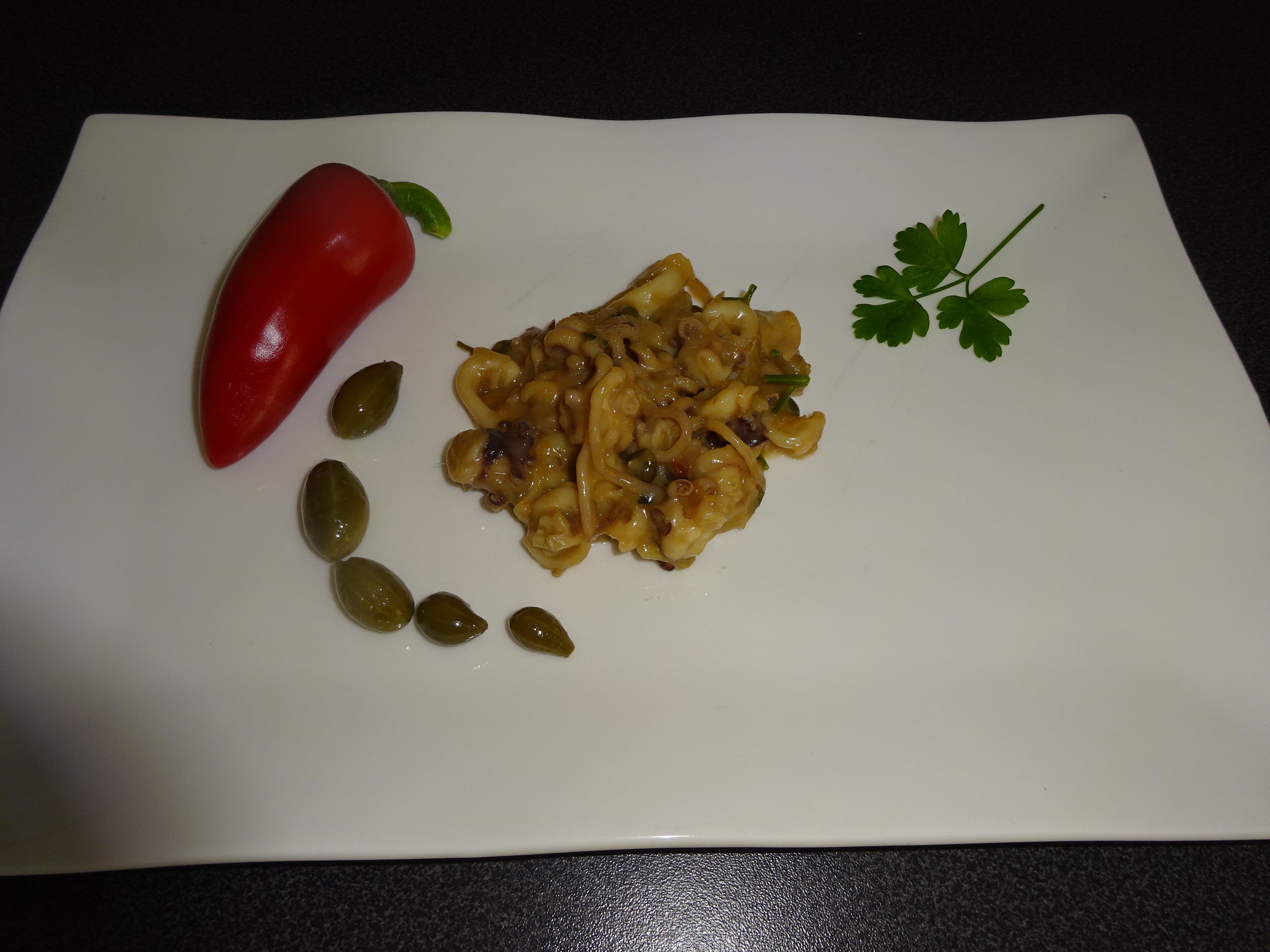 Tintenfisch mit Sardellen