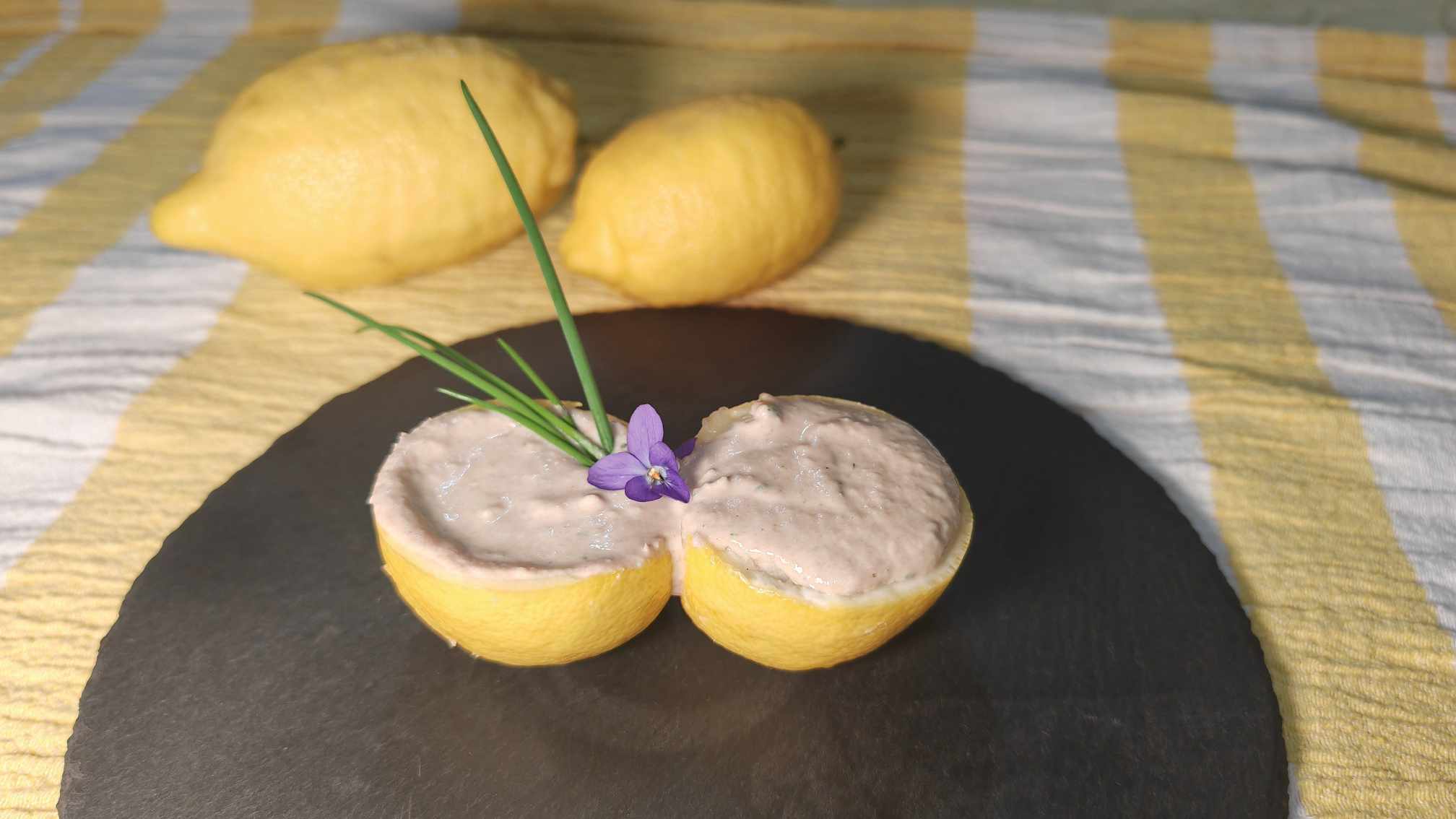 Gefüllte Zitronen mit Thunfisch