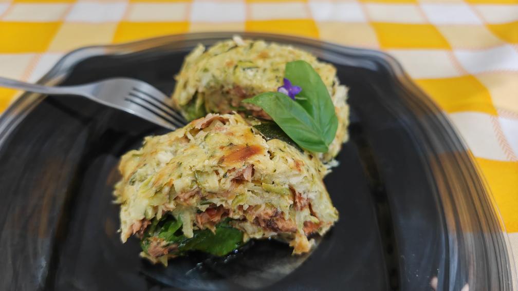 Zucchinirolle mit Thunfisch
